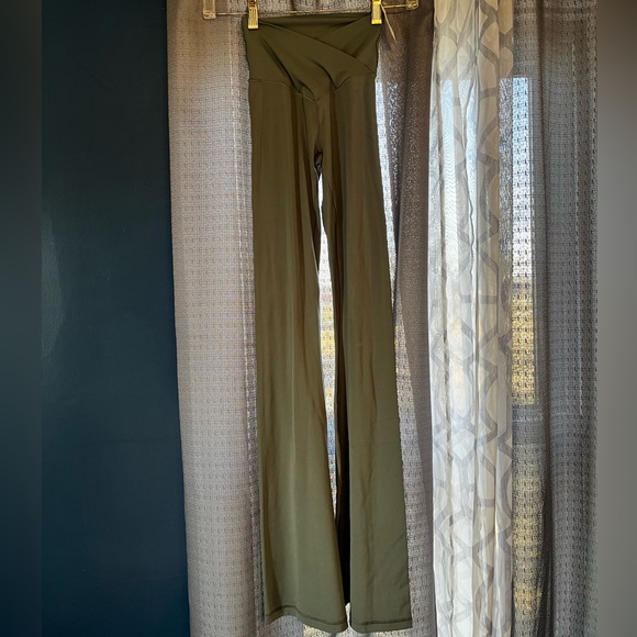 aerie Pants - Aerie Hi-Waisted Crossover Flare Leggings